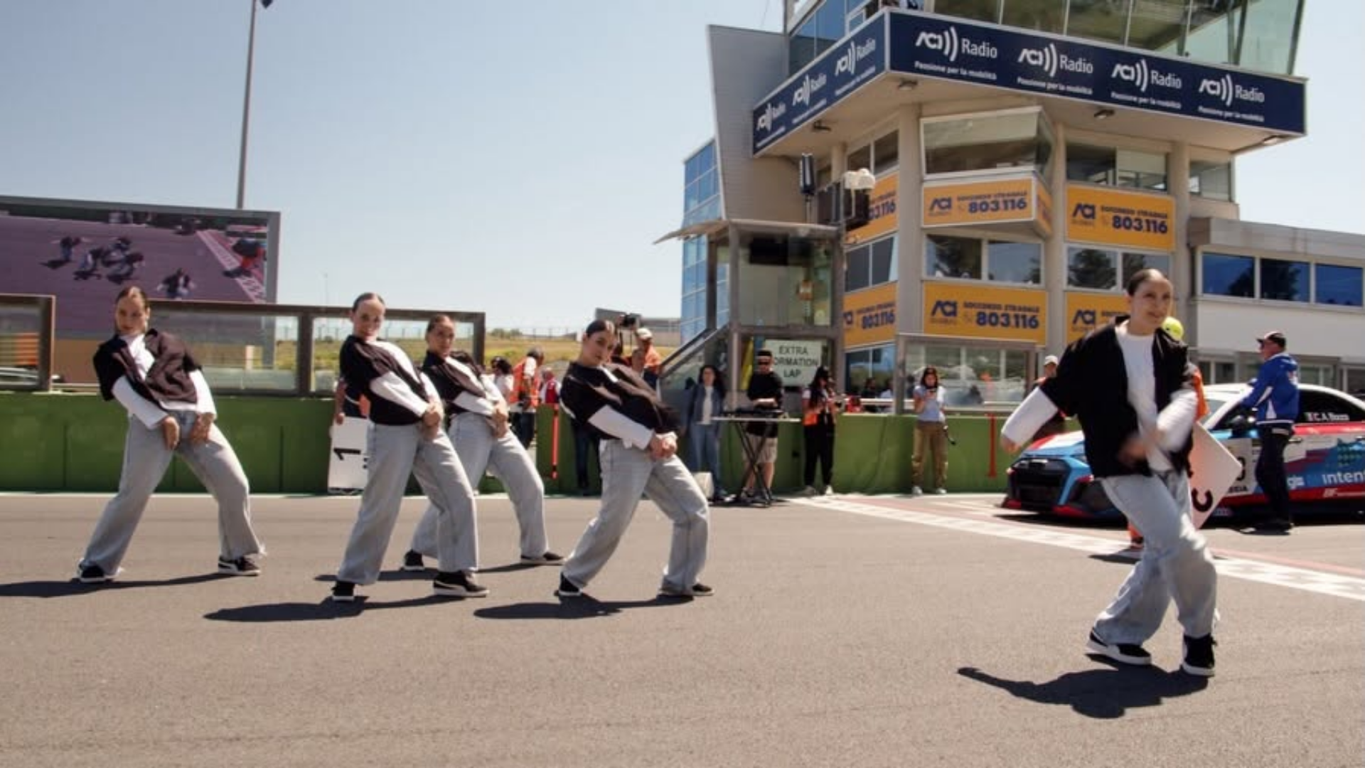 Energia e Groove in pista: L’Hip Hop dell’Accademia Il Sole ospite all’Autodromo di Vallelunga